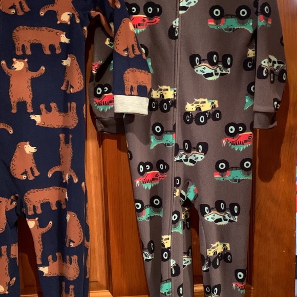 Bundle of two size 4t onesies - Picture 3 of 9